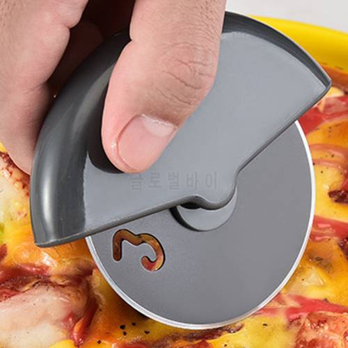 Stainless Steel Round Wheel Cutting Knife For Pizza With Lid Roulette Roller Dough Pizza Slicer Cutter Baking Accessories Tools