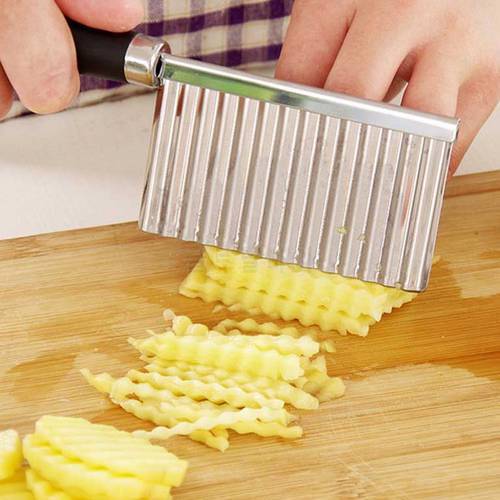 Potato French Fry Cutter Kitchen Accessories Wave Knife Chopper Serrated Black and red random delivery