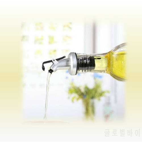 1Pcs Oil Bottle Stopper Lock Plug Seal Leak-proof Rubber Nozzle Sprayer Liquor Dispenser Wine Pourer Food Grade Kitchen Bar Tool