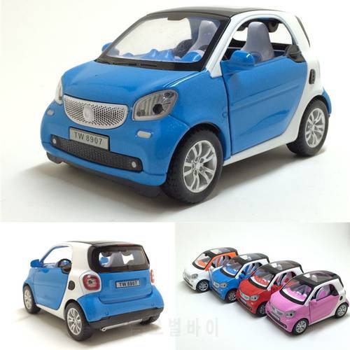 1:32 Scale Smart Fortwo Diecast Alloy Metal Car Model Pull Back Toys Car With Sound Light Collection Free Shipping