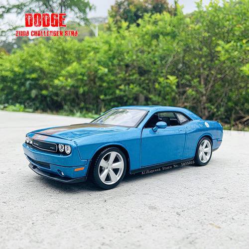 Maisto 1:24 2008 Dodge Challenger SRT8 Royal Blue simulation alloy car model crafts decoration collection toy tools gift