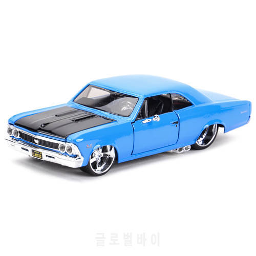 Maisto 1:24 1966 Chevrolet Chevelle SS 396 Static Die Cast Vehicles Collectible Model Sports Car Toys
