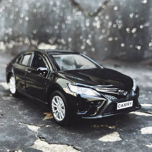 1:36 Toyota Camry Alloy Car Model Pull Back Car Model Metal Toy Ornaments Gifts G18