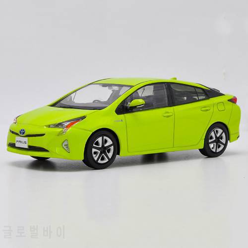 Car Model Toy 1/30 Scale PRIUS PHV VAN vehicle Metal Alloy Diecasts Auto Car Model Toy For Collections