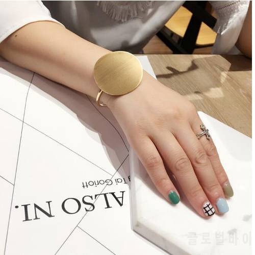 Oly2u New Arrival Open Brushed Big Round Cuff Bangles for Women Classic Geometric Round Bracelets Bangles Round Bracelet SZ081