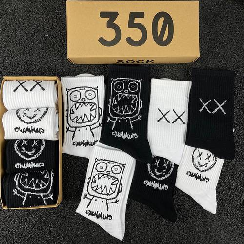 Japanese Cotton Cartoon Pattern Hip Hop Style Breathable Mid Tube Socks Skateboard Socks 4 Pair /box Soft Long Socks for Men